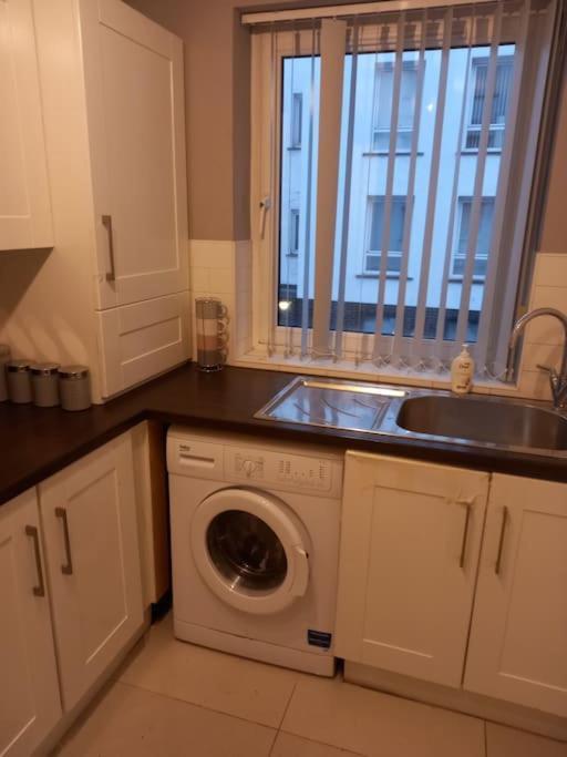 Modern 2-Bedroom City Apartment With Free Parking Belfast Exteriör bild