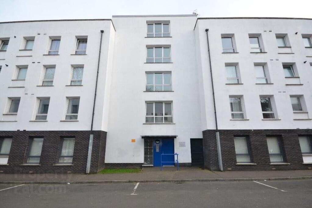 Modern 2-Bedroom City Apartment With Free Parking Belfast Exteriör bild