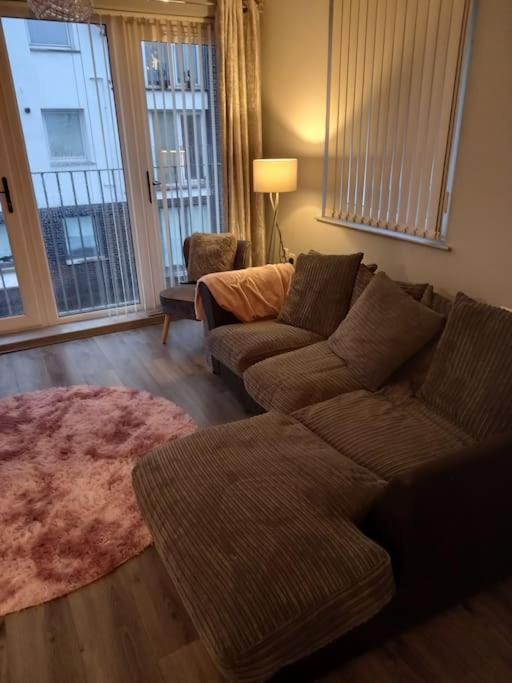 Modern 2-Bedroom City Apartment With Free Parking Belfast Exteriör bild